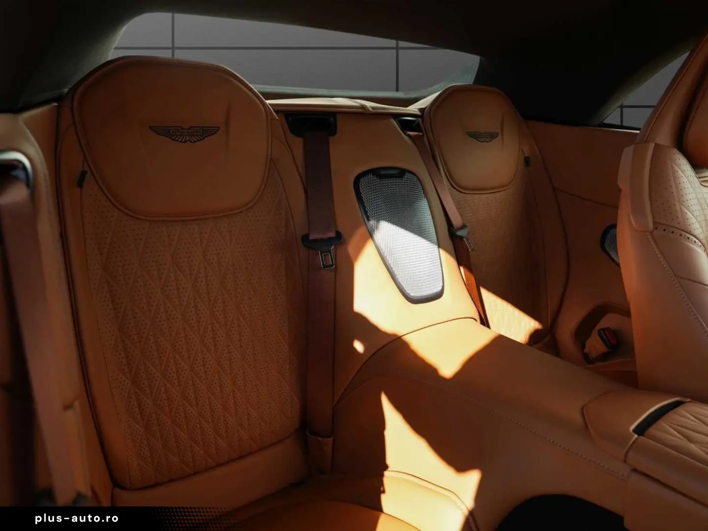 ASTON MARTIN DB12 Volante