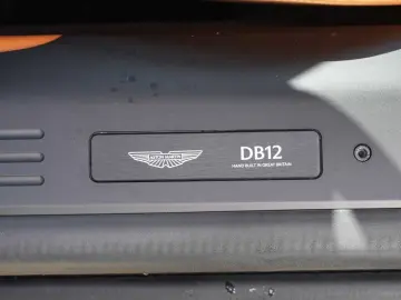 ASTON MARTIN DB12 Volante