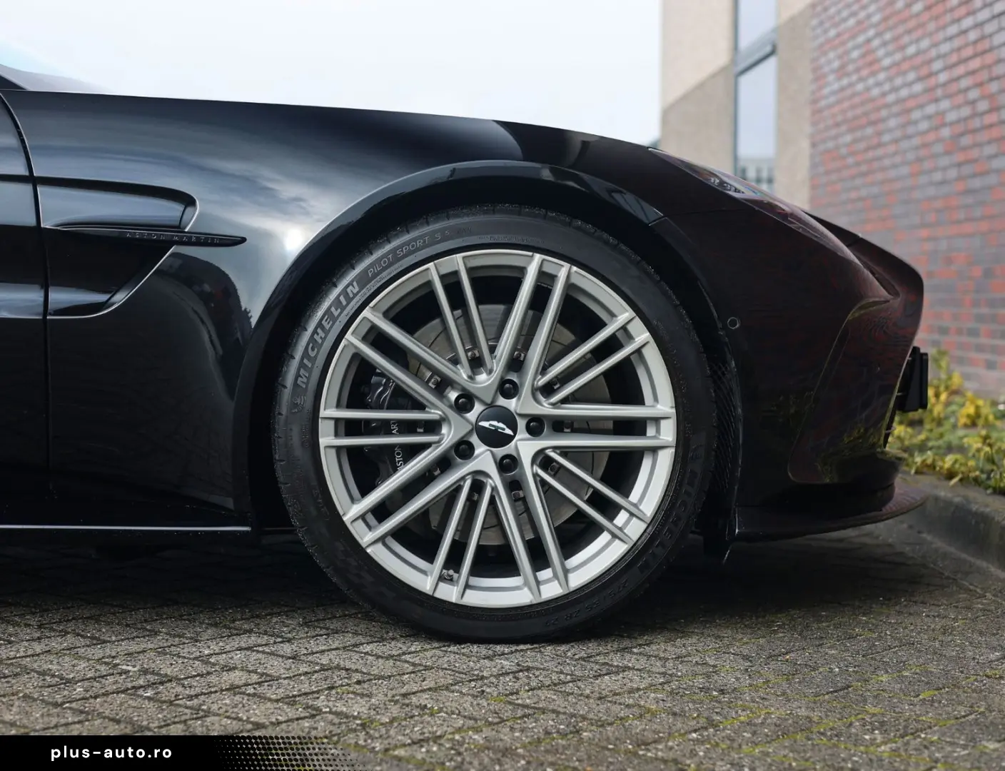 ASTON MARTIN V8 Vantage 4.0 V8