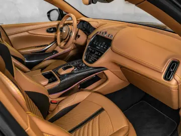 ASTON MARTIN DBX 707 4.0 V8 Massage Carbon Keramik