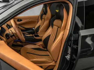 ASTON MARTIN DBX 707 4.0 V8 Massage Carbon Keramik