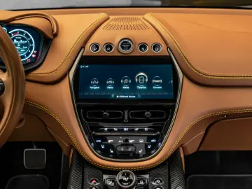 ASTON MARTIN DBX 707 4.0 V8 Massage Carbon Keramik