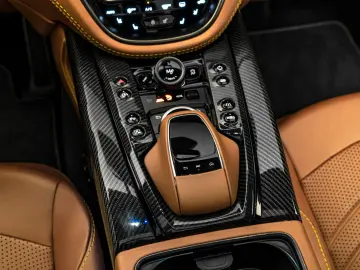 ASTON MARTIN DBX 707 4.0 V8 Massage Carbon Keramik