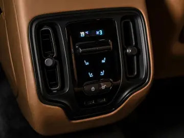 ASTON MARTIN DBX 707 4.0 V8 Massage Carbon Keramik