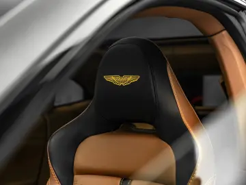 ASTON MARTIN DBX 707 4.0 V8 Massage Carbon Keramik