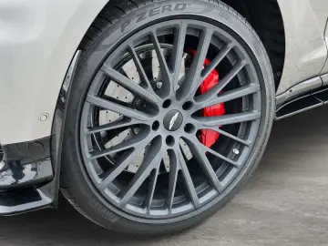 ASTON MARTIN DBX 707 Aluminite Silver   Onyx Black