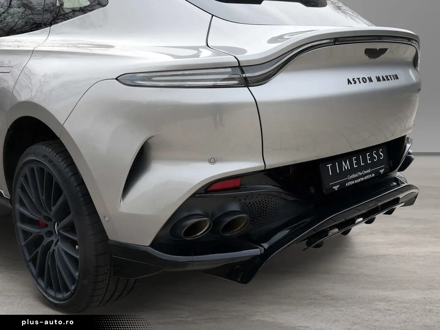 ASTON MARTIN DBX 707 Aluminite Silver   Onyx Black
