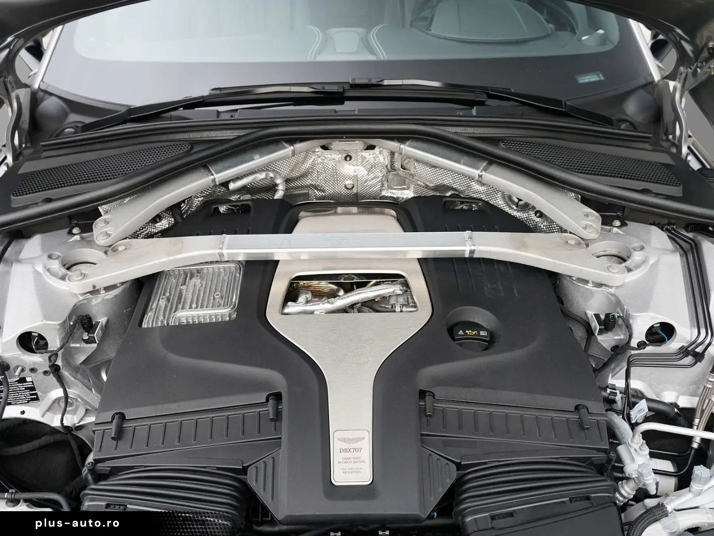 ASTON MARTIN DBX 707 Aluminite Silver   Onyx Black