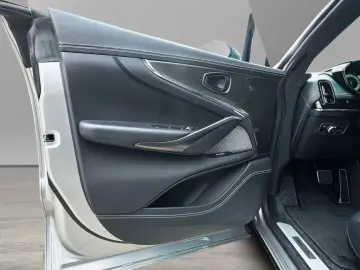 ASTON MARTIN DBX 707 Aluminite Silver   Onyx Black