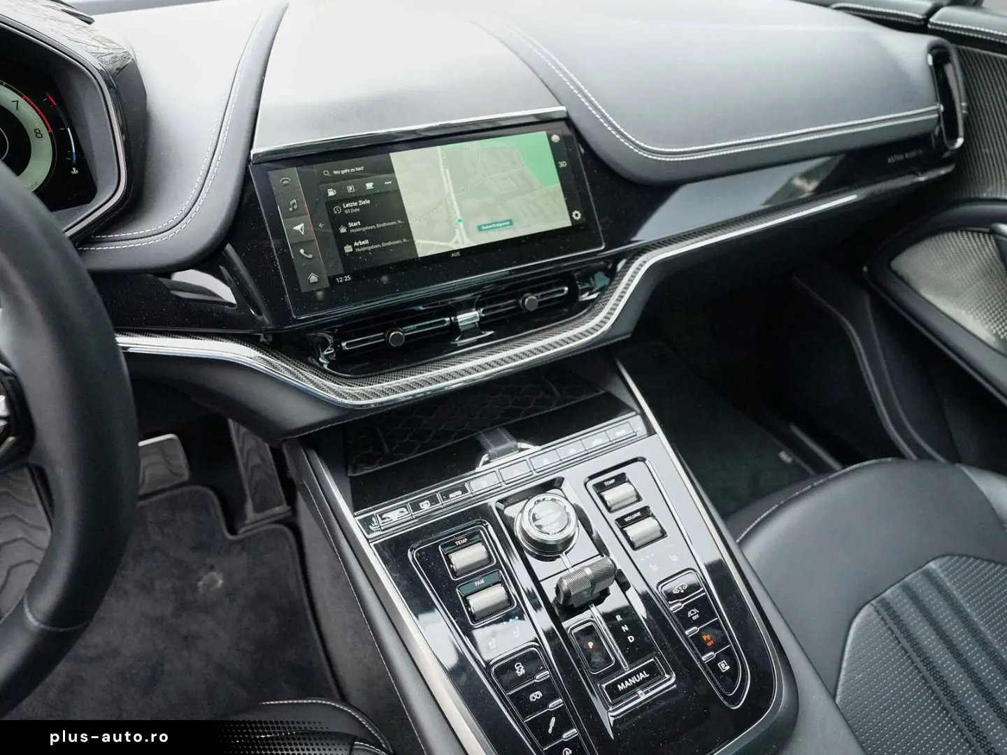 ASTON MARTIN DBX 707 Aluminite Silver   Onyx Black