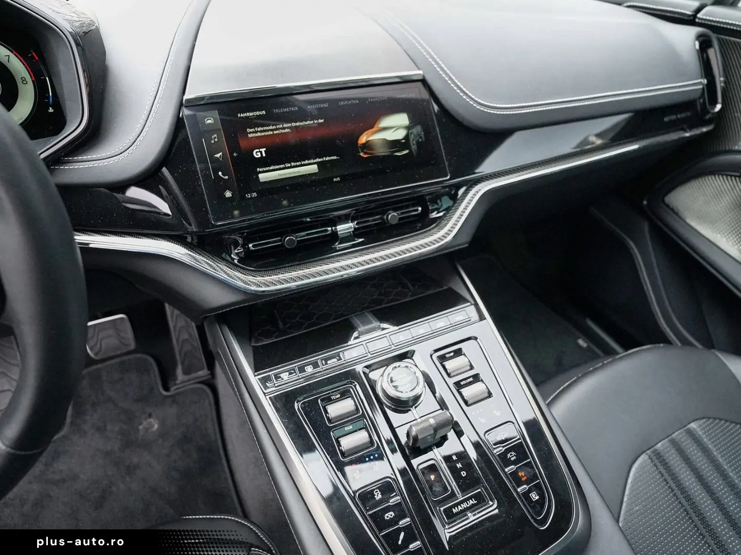 ASTON MARTIN DBX 707 Aluminite Silver   Onyx Black