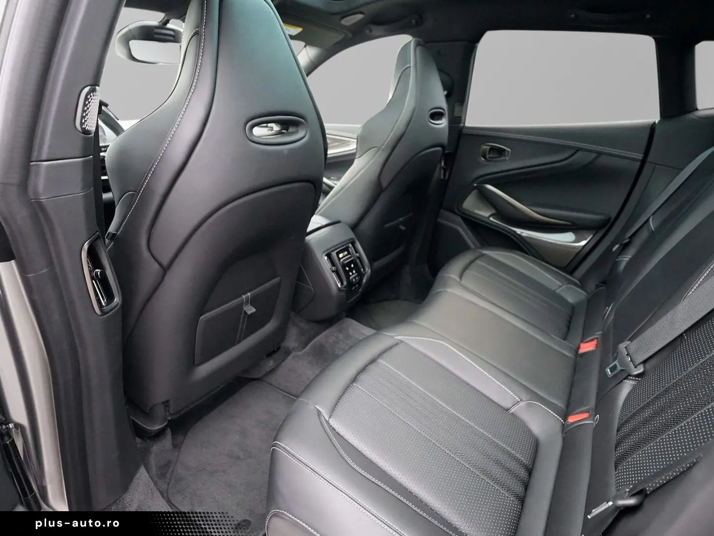 ASTON MARTIN DBX 707 Aluminite Silver   Onyx Black