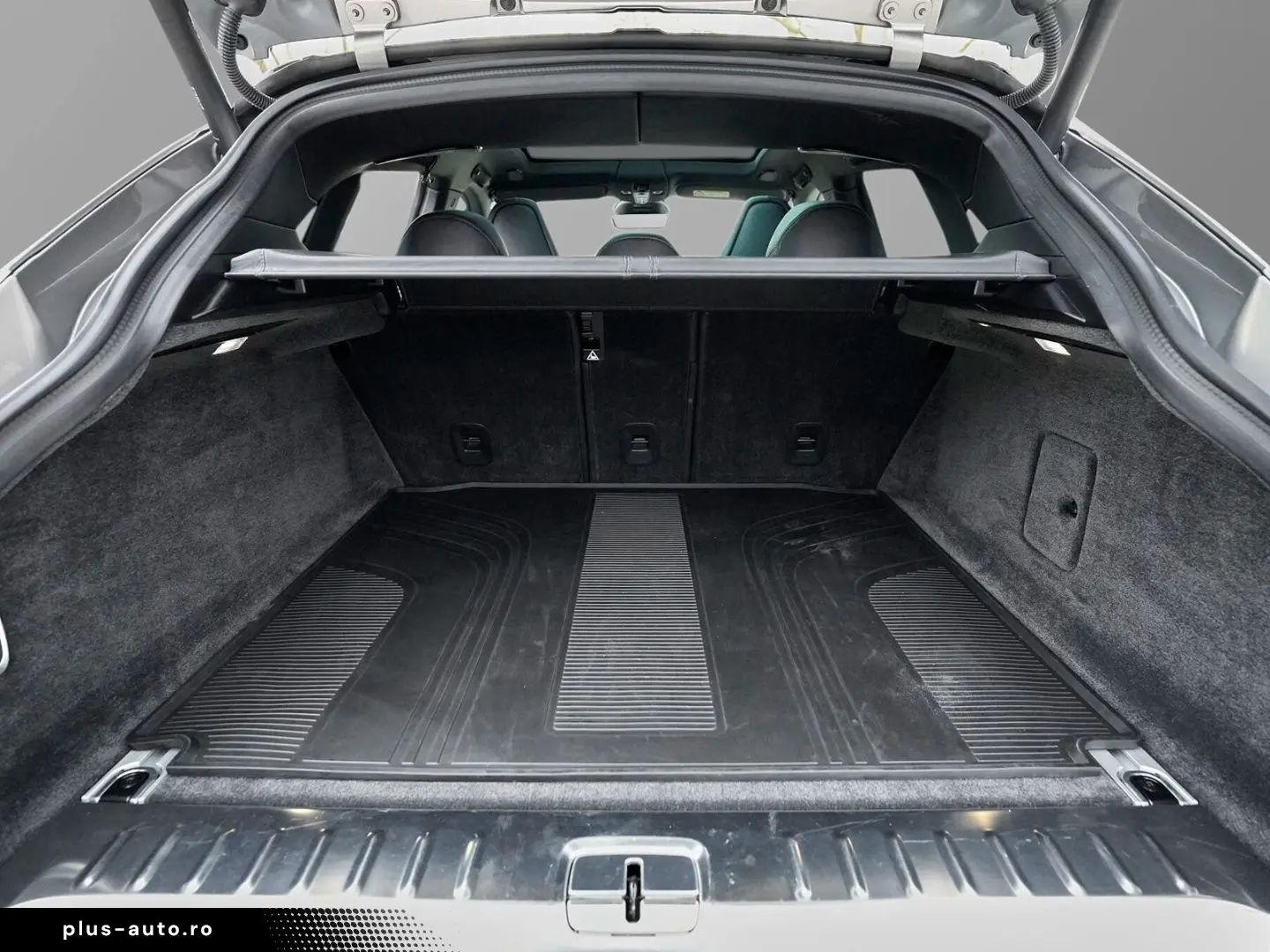 ASTON MARTIN DBX 707 Aluminite Silver   Onyx Black