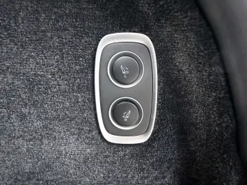 ASTON MARTIN DBX 707 Aluminite Silver   Onyx Black