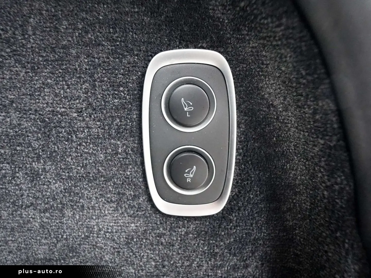 ASTON MARTIN DBX 707 Aluminite Silver   Onyx Black