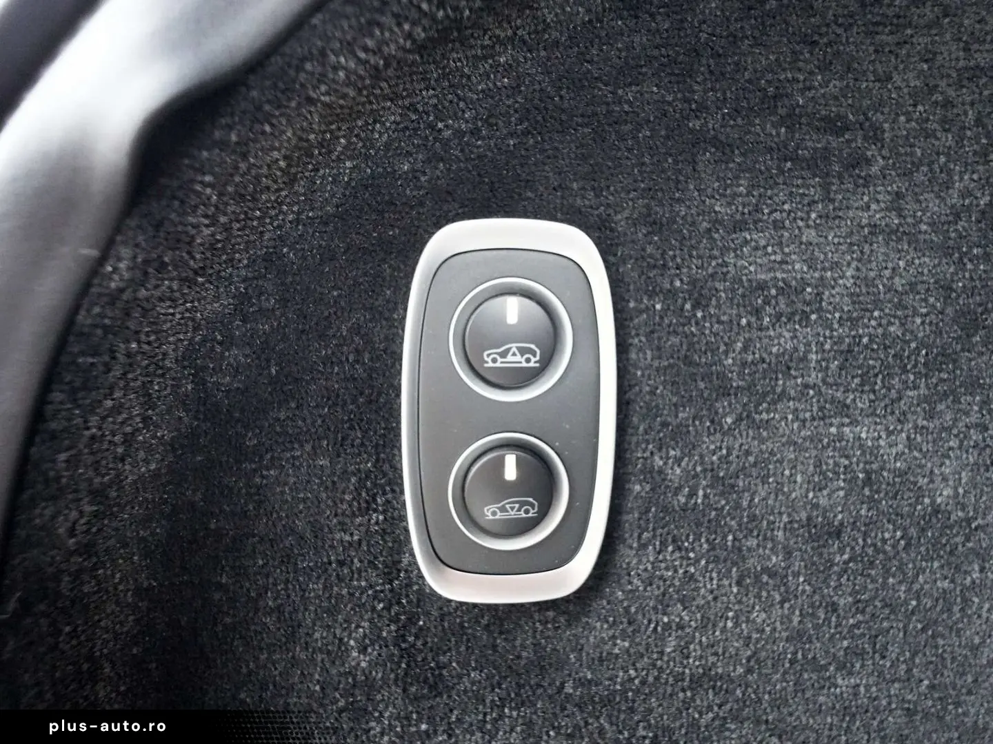 ASTON MARTIN DBX 707 Aluminite Silver   Onyx Black