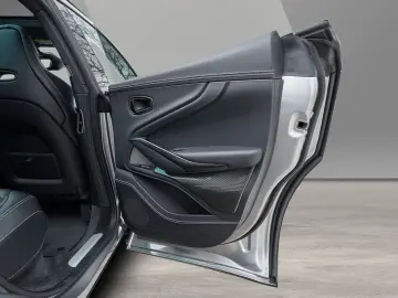 ASTON MARTIN DBX 707 Aluminite Silver   Onyx Black