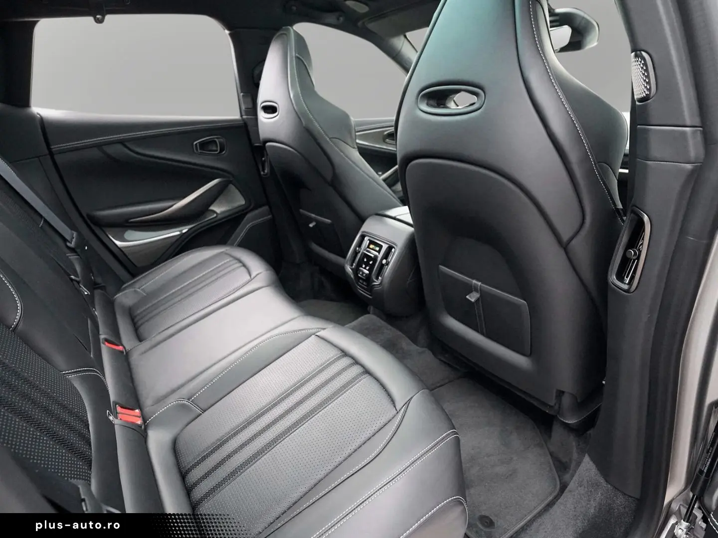 ASTON MARTIN DBX 707 Aluminite Silver   Onyx Black