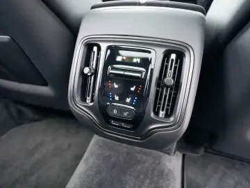 ASTON MARTIN DBX 707 Aluminite Silver   Onyx Black