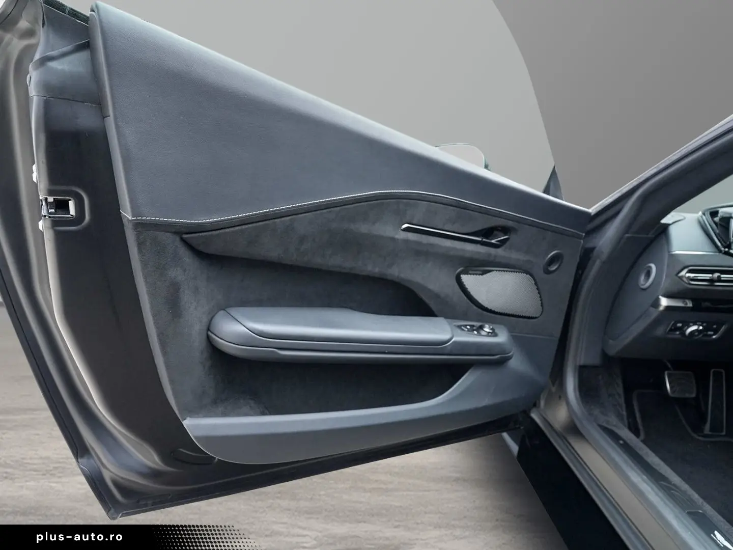 ASTON MARTIN Vantage V8 Coupe Satin Onyx Black   Onyx Black