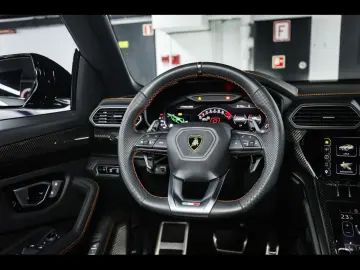 LAMBORGHINI Urus S 666 CH AKRAPOVIC CARBON AHK B&O 3D 23