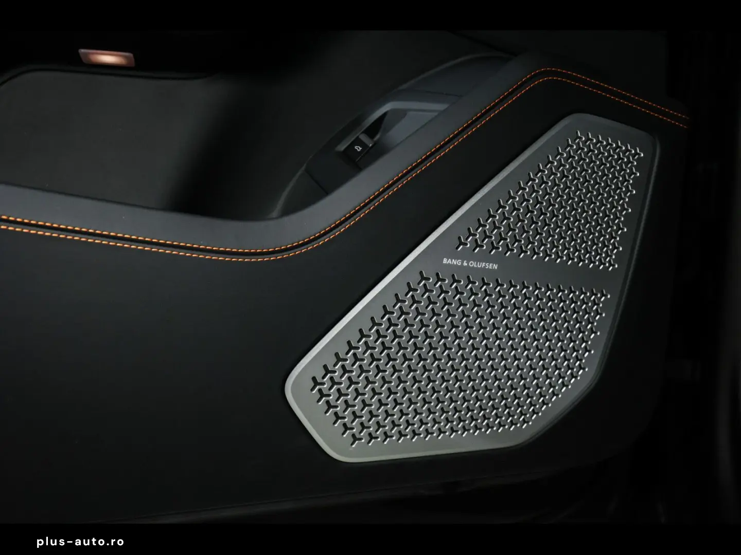 LAMBORGHINI Urus S 666 CH AKRAPOVIC CARBON AHK B&O 3D 23