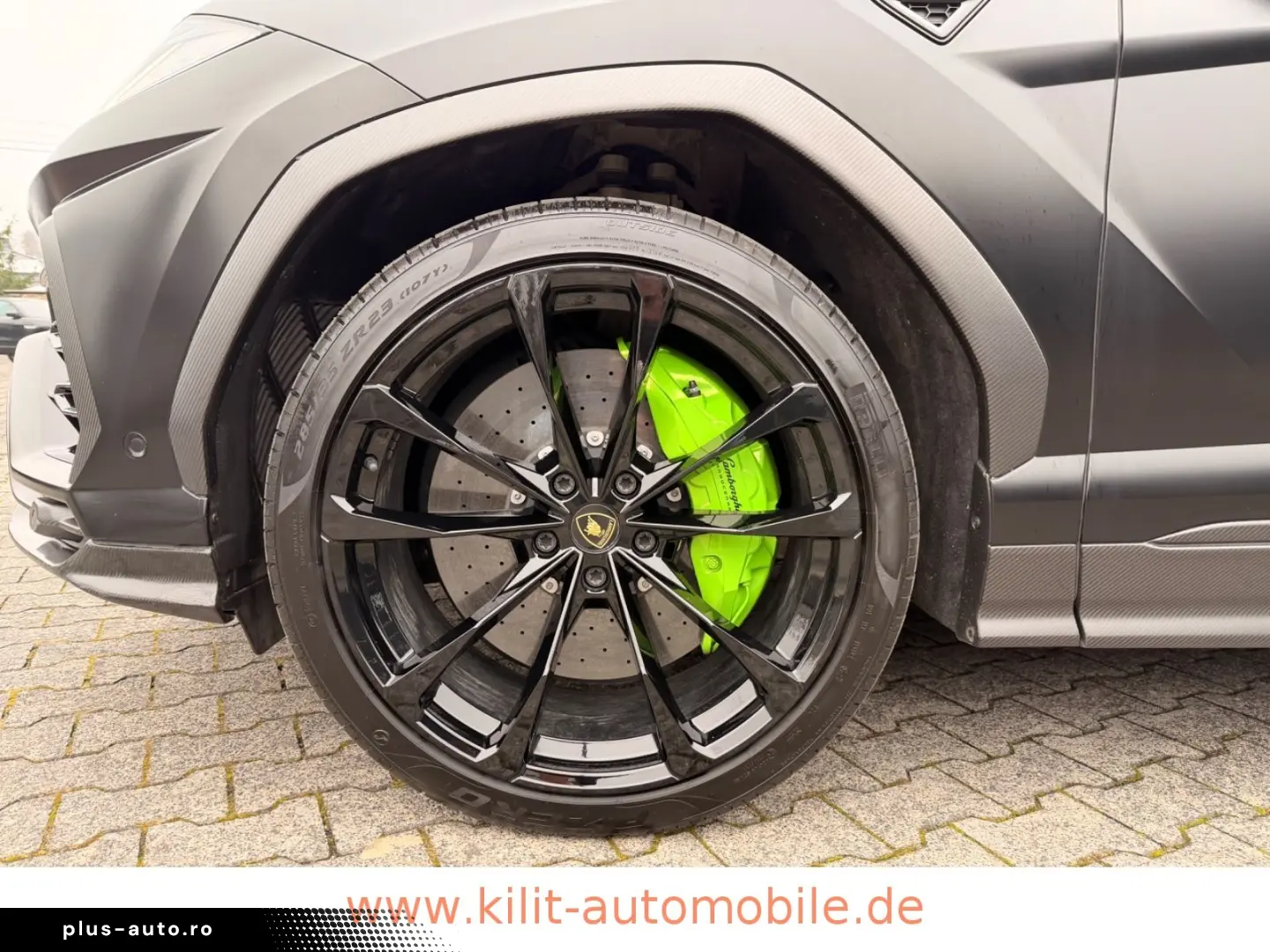 LAMBORGHINI Urus Graphite Capsule  B&O CARBON PANO 23Z HUD