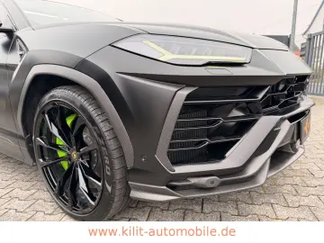 LAMBORGHINI Urus Graphite Capsule  B&O CARBON PANO 23Z HUD