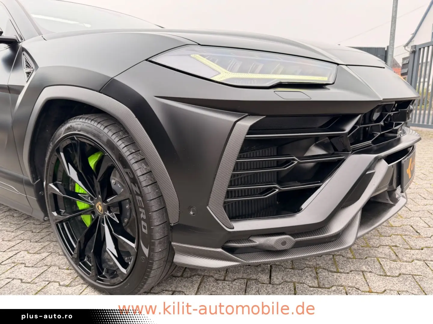 LAMBORGHINI Urus Graphite Capsule  B&O CARBON PANO 23Z HUD