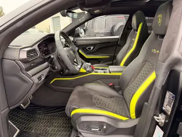 LAMBORGHINI Urus Graphite Capsule  B&O CARBON PANO 23Z HUD