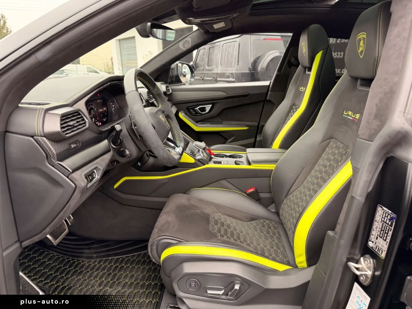 LAMBORGHINI Urus Graphite Capsule  B&O CARBON PANO 23Z HUD