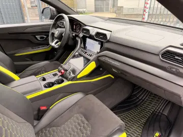 LAMBORGHINI Urus Graphite Capsule  B&O CARBON PANO 23Z HUD