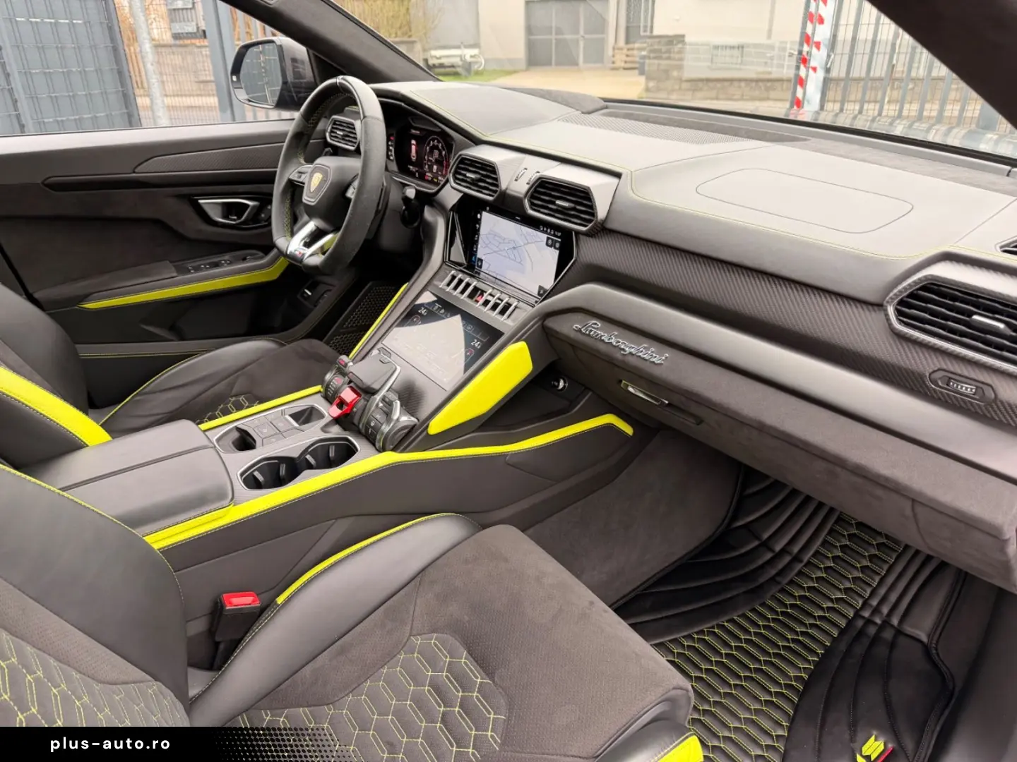 LAMBORGHINI Urus Graphite Capsule  B&O CARBON PANO 23Z HUD