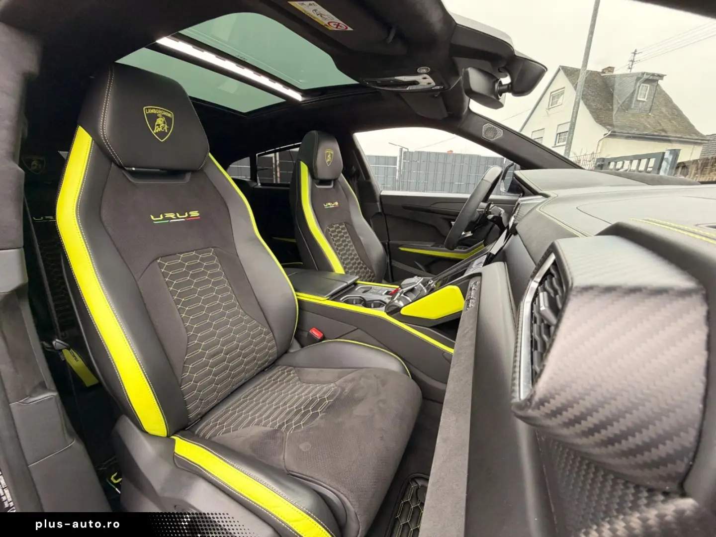 LAMBORGHINI Urus Graphite Capsule  B&O CARBON PANO 23Z HUD