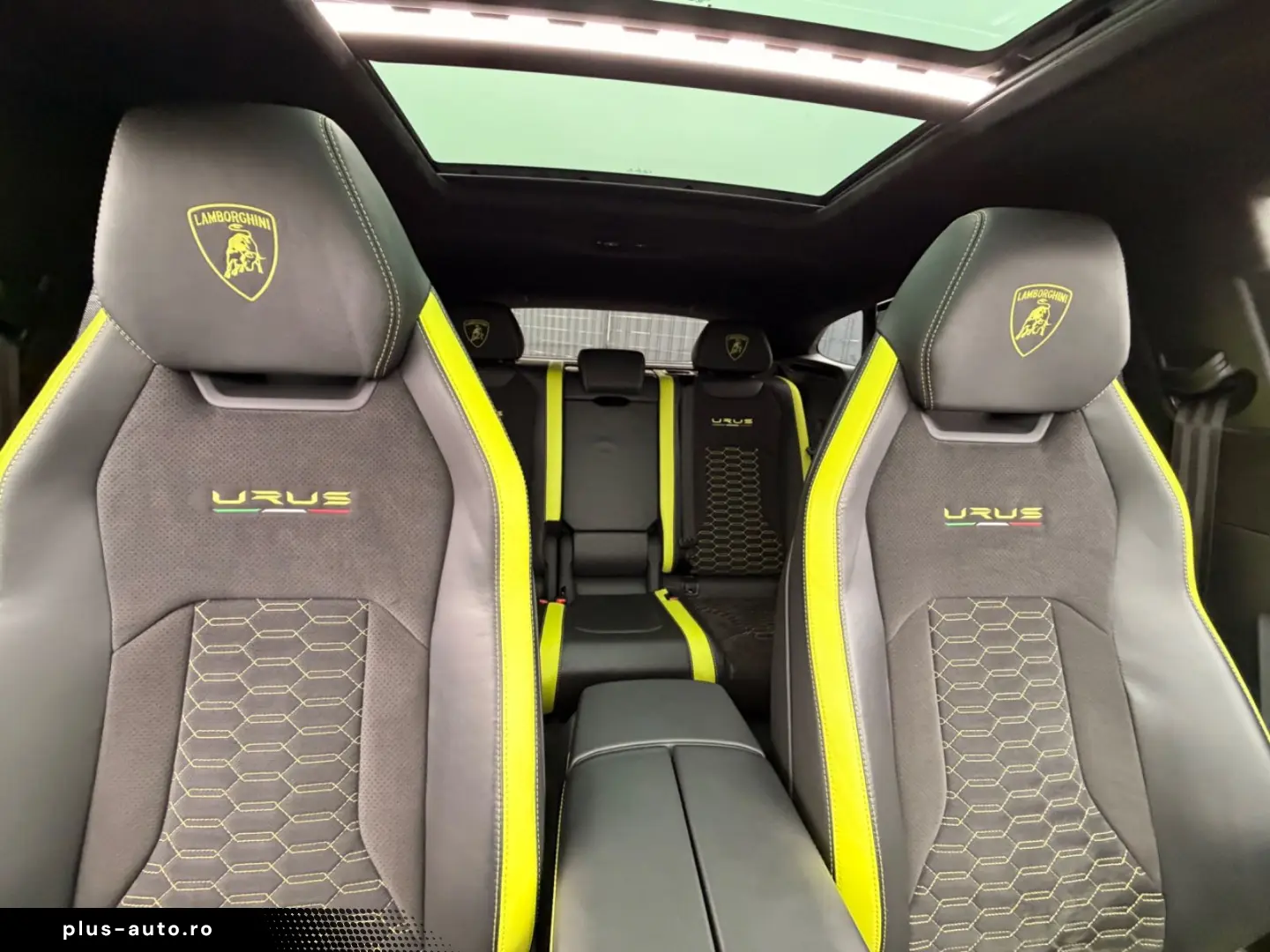 LAMBORGHINI Urus Graphite Capsule  B&O CARBON PANO 23Z HUD