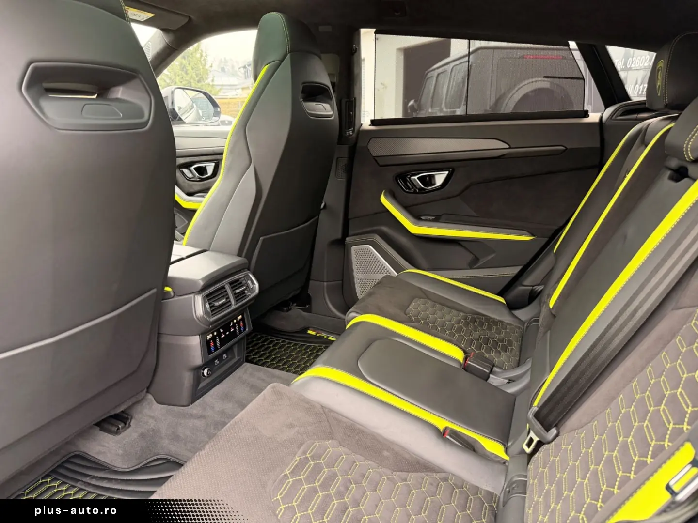 LAMBORGHINI Urus Graphite Capsule  B&O CARBON PANO 23Z HUD