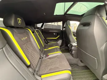 LAMBORGHINI Urus Graphite Capsule  B&O CARBON PANO 23Z HUD