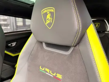 LAMBORGHINI Urus Graphite Capsule  B&O CARBON PANO 23Z HUD