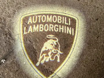 LAMBORGHINI Urus Graphite Capsule  B&O CARBON PANO 23Z HUD