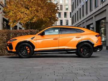 LAMBORGHINI Urus   Capsule   Head-Up   3D B&O   Q-Citura