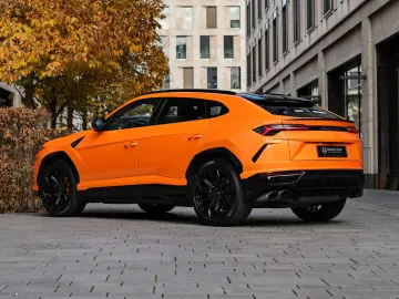 LAMBORGHINI Urus   Capsule   Head-Up   3D B&O   Q-Citura