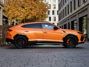 LAMBORGHINI Urus   Capsule   Head-Up   3D B&O   Q-Citura