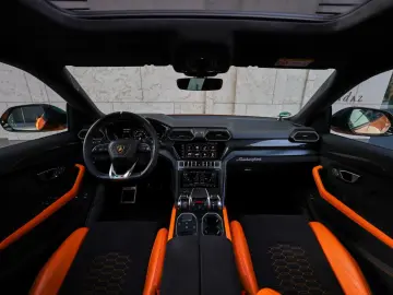 LAMBORGHINI Urus   Capsule   Head-Up   3D B&O   Q-Citura