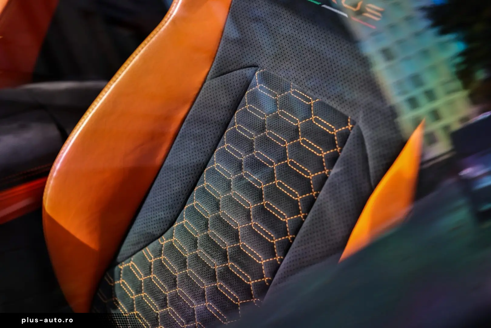 LAMBORGHINI Urus   Capsule   Head-Up   3D B&O   Q-Citura