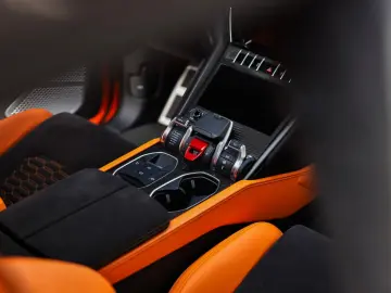 LAMBORGHINI Urus   Capsule   Head-Up   3D B&O   Q-Citura