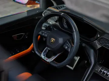 LAMBORGHINI Urus   Capsule   Head-Up   3D B&O   Q-Citura