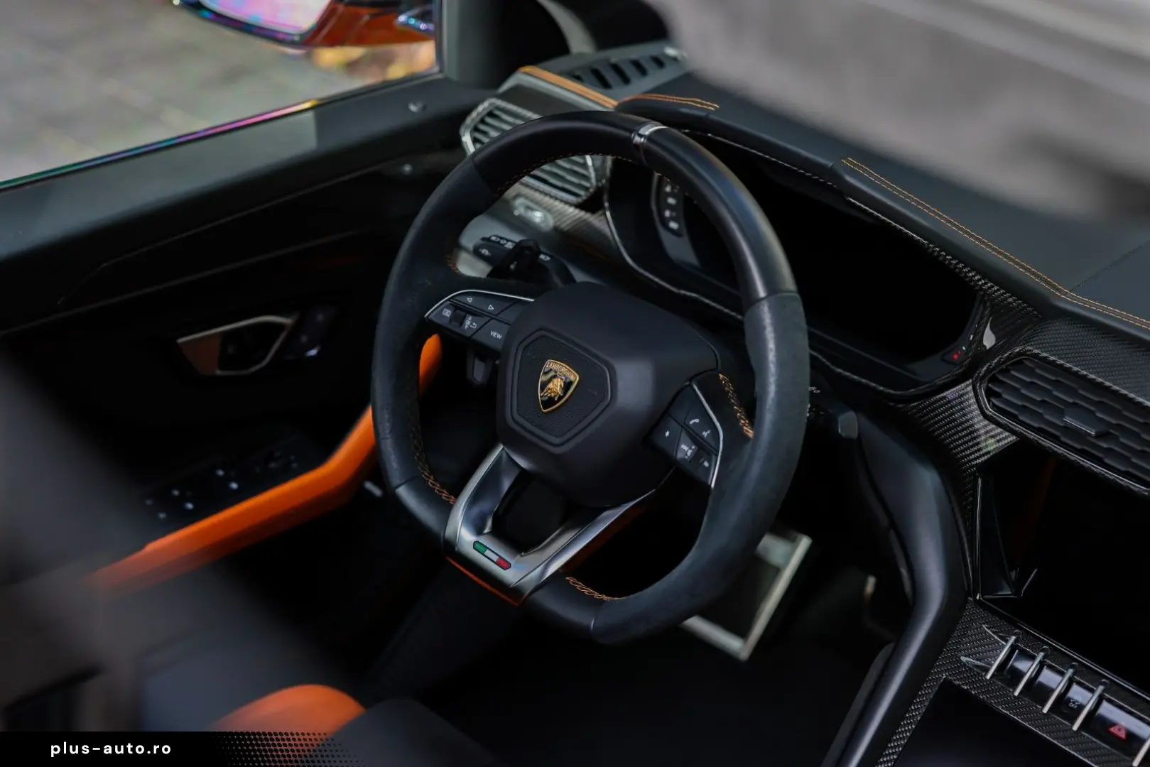 LAMBORGHINI Urus   Capsule   Head-Up   3D B&O   Q-Citura