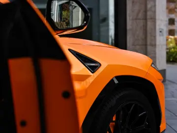 LAMBORGHINI Urus   Capsule   Head-Up   3D B&O   Q-Citura