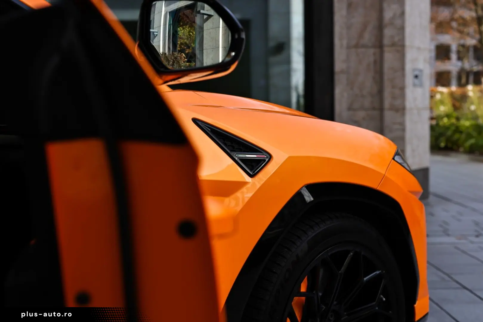 LAMBORGHINI Urus   Capsule   Head-Up   3D B&O   Q-Citura