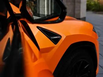 LAMBORGHINI Urus   Capsule   Head-Up   3D B&O   Q-Citura